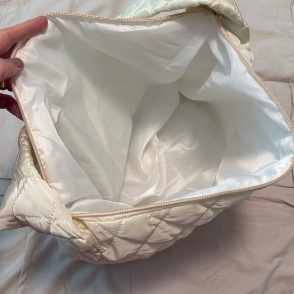 SHEIN Cream Quilted Shoulder Bag with Textured Design - Picture 2 of 5